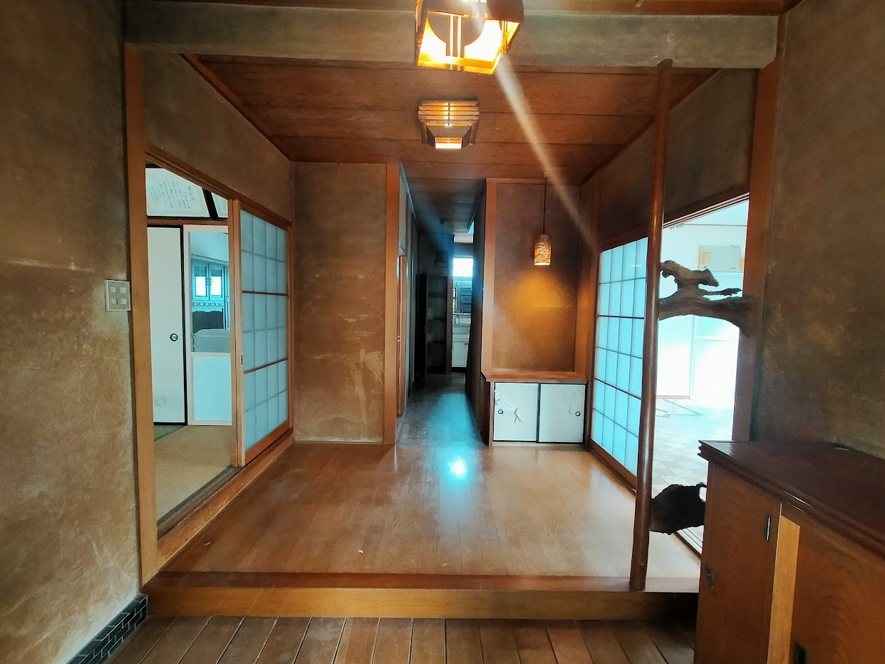 愛知県東海市ヤモタス名和リフォーム前玄関 | 愛知県・岐阜県・三重県で空き家管理・活用ならヤモタス